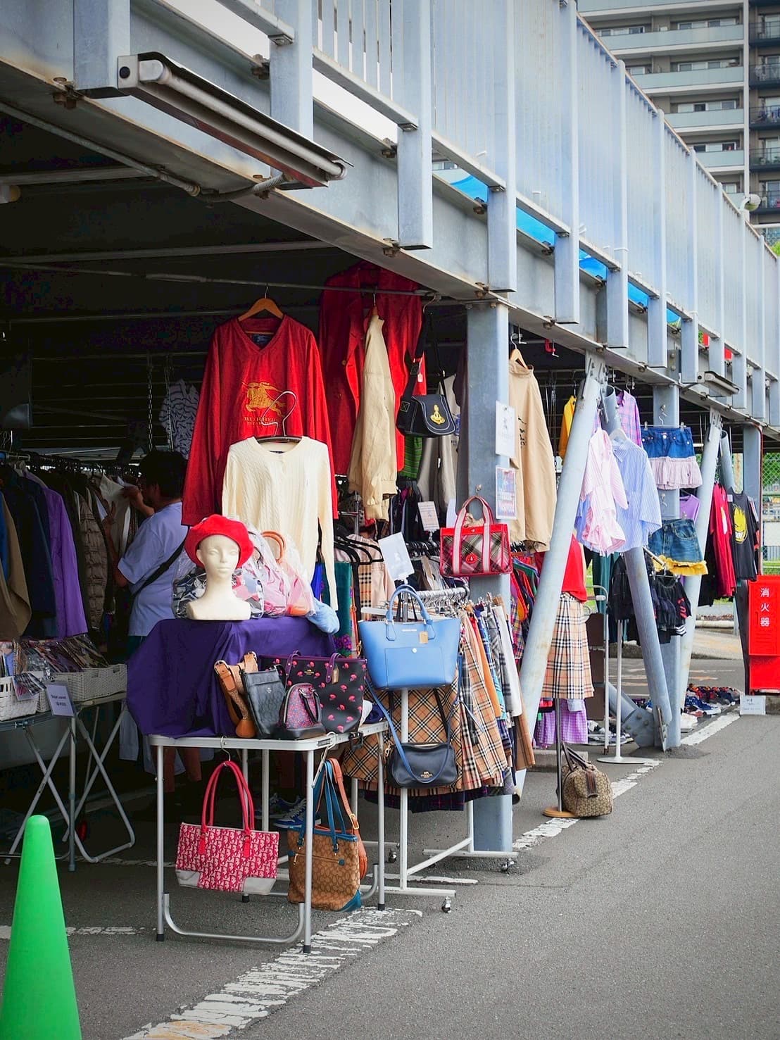 Oi Racecourse Flea Market photo 1
