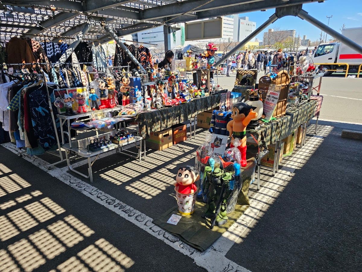 Oi Racecourse Flea Market photo 3